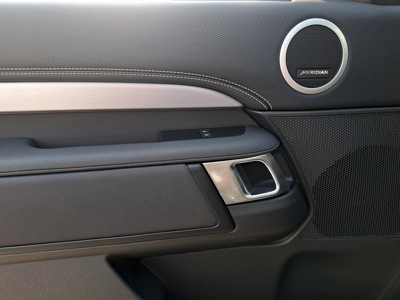 Land Rover Discovery P300 S R-Dynamic 2023