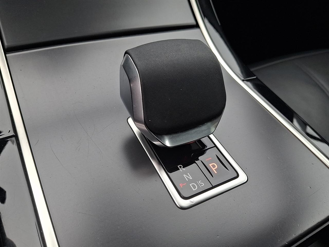 Land Rover Range Rover Velar P250 Dynamic SE 2025