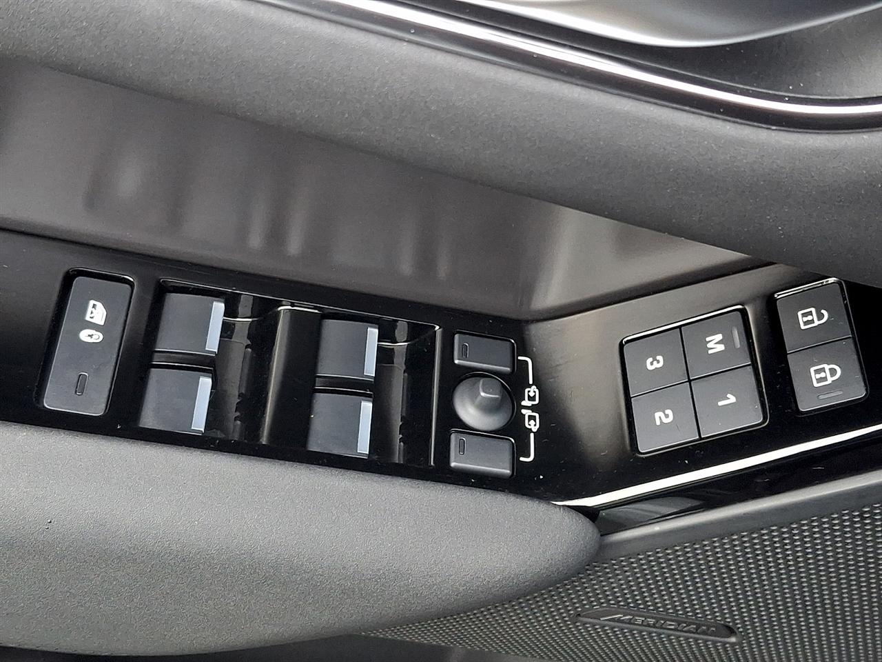 Land Rover Range Rover Velar P250 Dynamic SE 2025