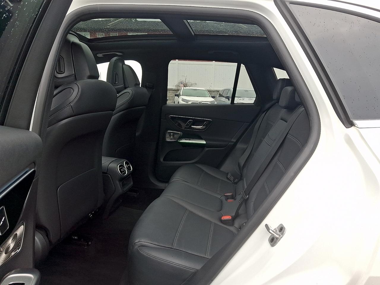 Mercedes-Benz GLC GLC 300 4MATIC SUV 2025