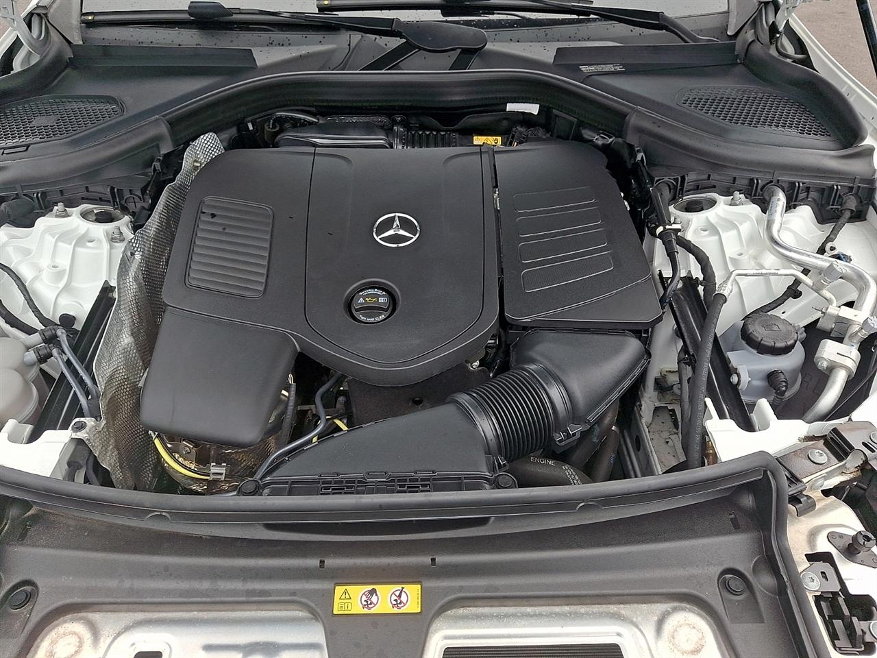 Mercedes-Benz GLC GLC 300 4MATIC SUV 2025