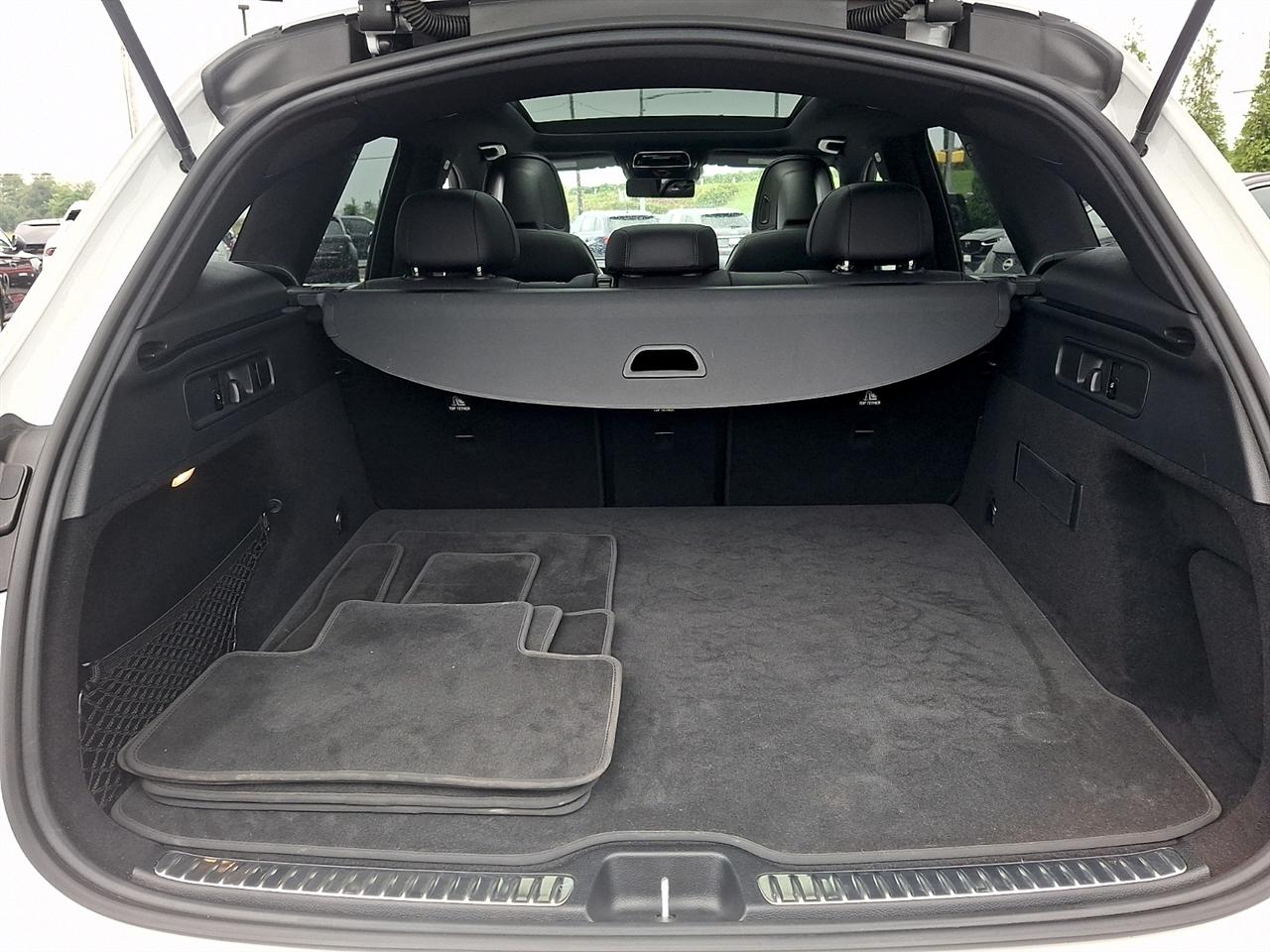 Mercedes-Benz GLC GLC 300 4MATIC SUV 2025
