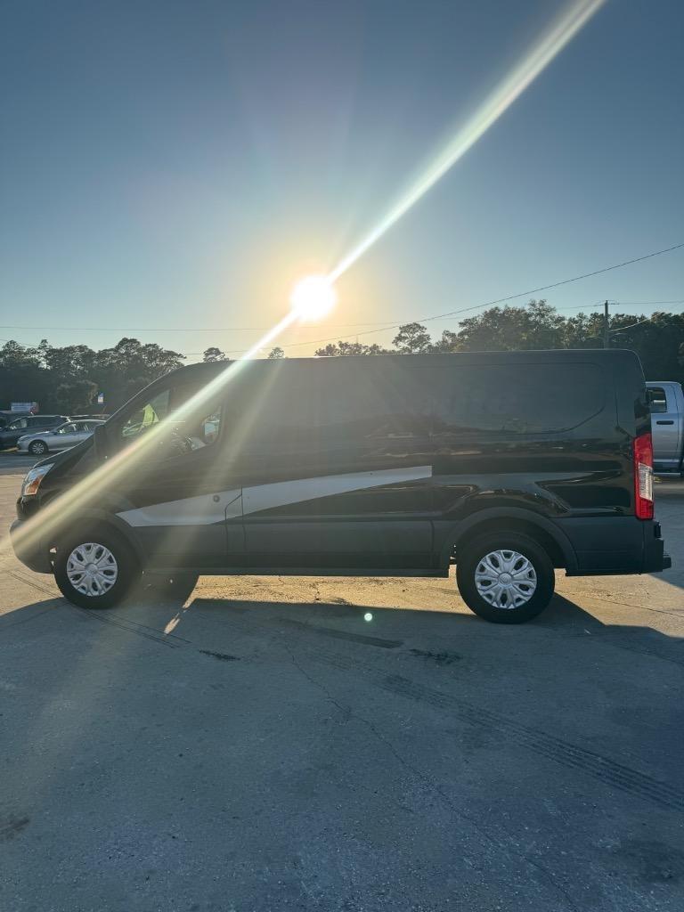 Ford Transit 150 Van Low Roof w/Sliding Pass. 130-in. WB 2017