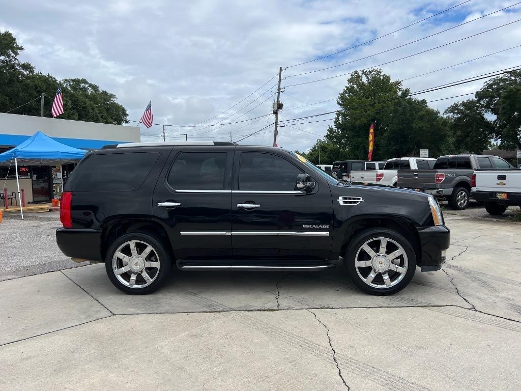 Cadillac Escalade 2WD Luxury 2013