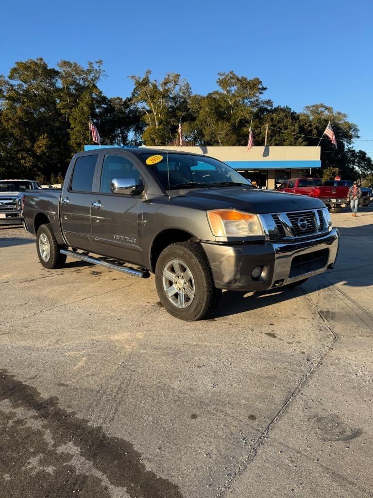 Nissan Titan SV Crew Cab 4WD 2011