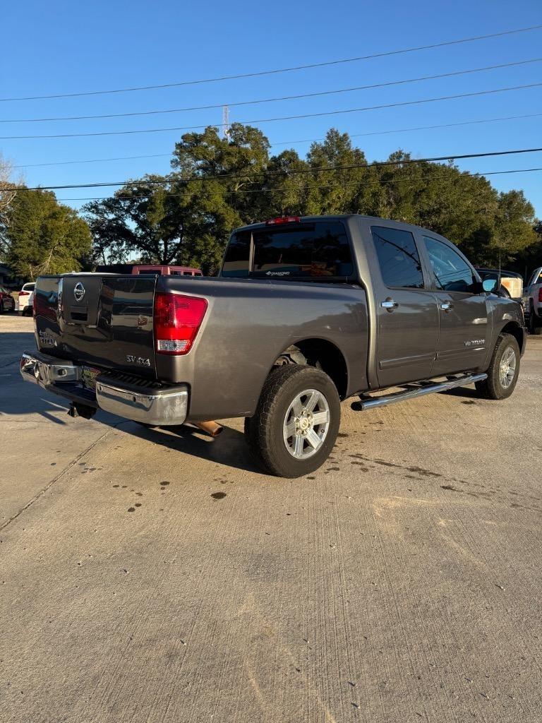 Nissan Titan SV Crew Cab 4WD 2011