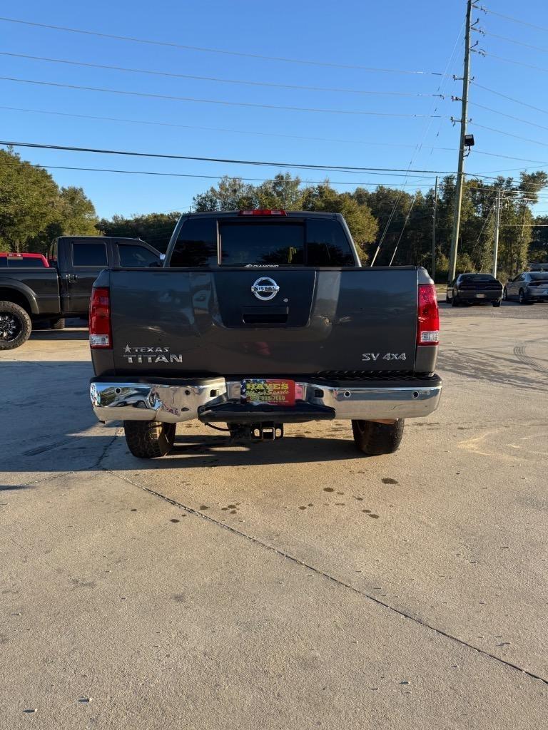 Nissan Titan SV Crew Cab 4WD 2011