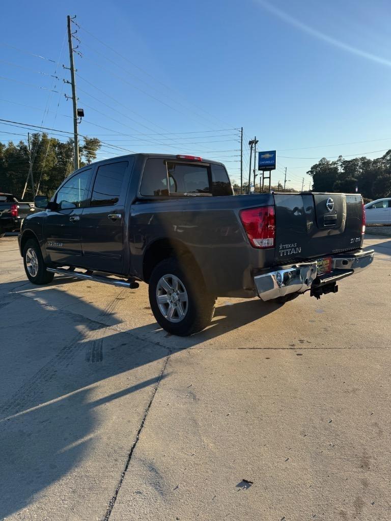Nissan Titan SV Crew Cab 4WD 2011
