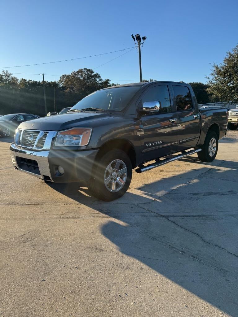 Nissan Titan SV Crew Cab 4WD 2011