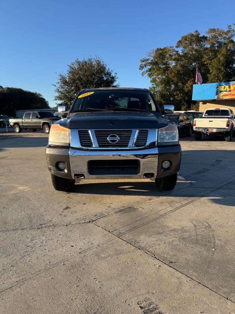 Nissan Titan SV Crew Cab 4WD 2011