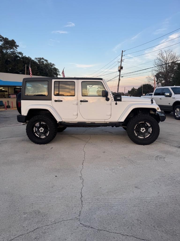 Jeep Wrangler Unlimited Sahara 4WD 2011