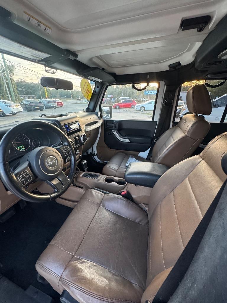 Jeep Wrangler Unlimited Sahara 4WD 2011