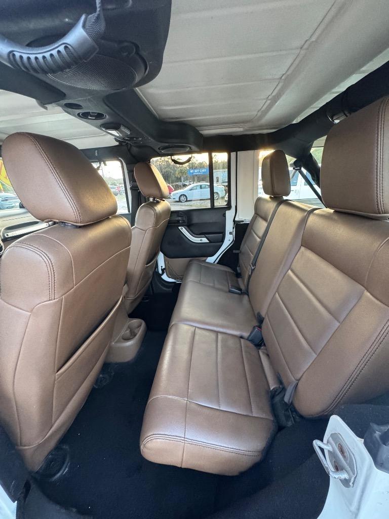 Jeep Wrangler Unlimited Sahara 4WD 2011