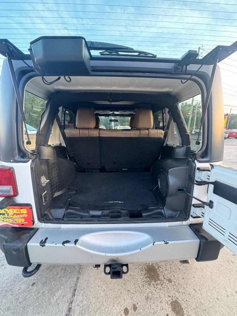 Jeep Wrangler Unlimited Sahara 4WD 2011