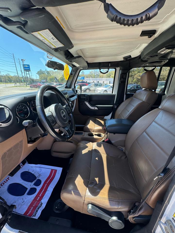 Jeep Wrangler Unlimited Sahara 4WD 2011