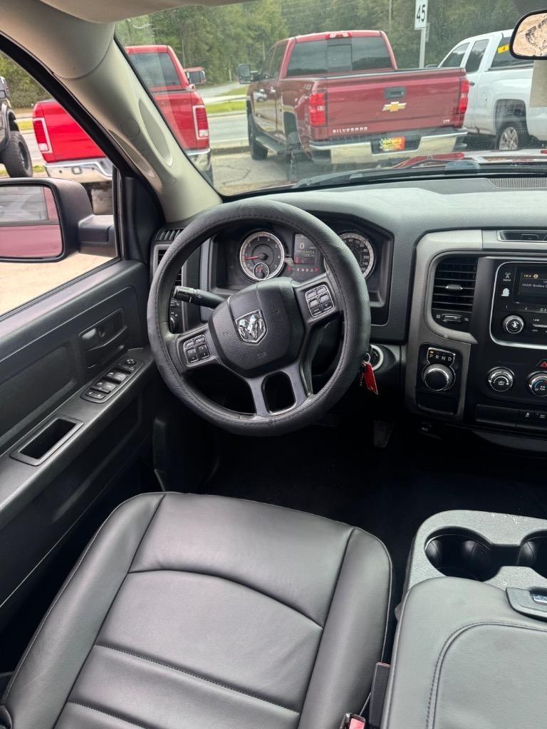 RAM 1500 Tradesman Crew Cab SWB 2WD 2017