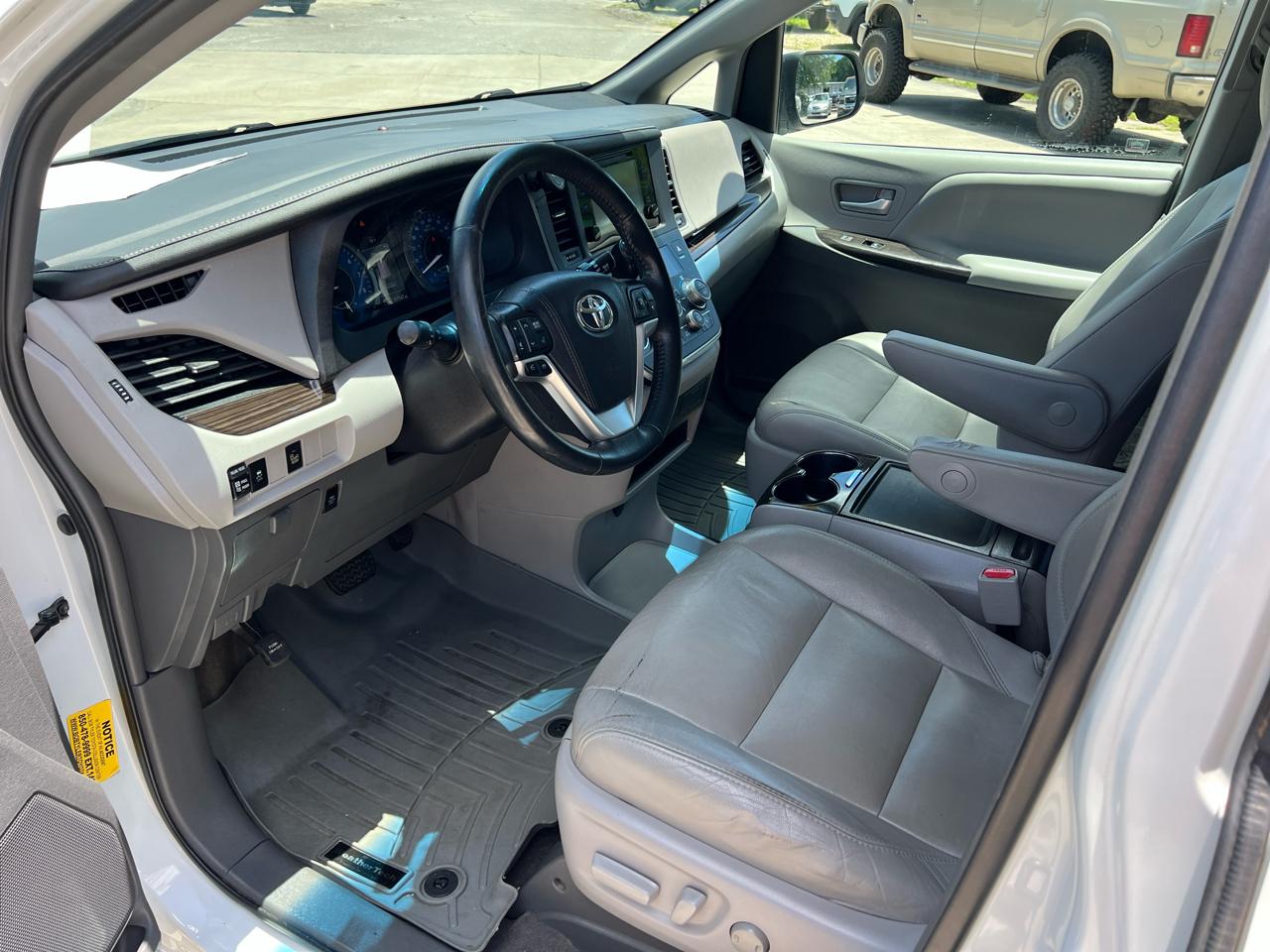 Toyota Sienna Limited Premium 7-Passenger 2017