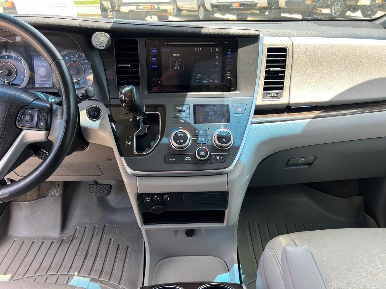 Toyota Sienna Limited Premium 7-Passenger 2017