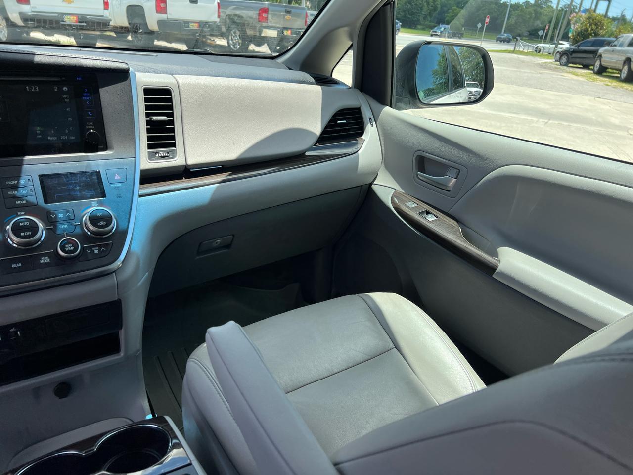 Toyota Sienna Limited Premium 7-Passenger 2017