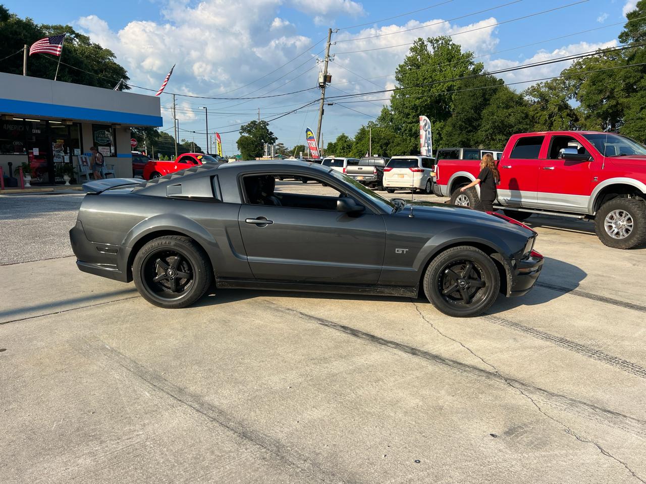 Ford Mustang GT Deluxe Coupe 2005