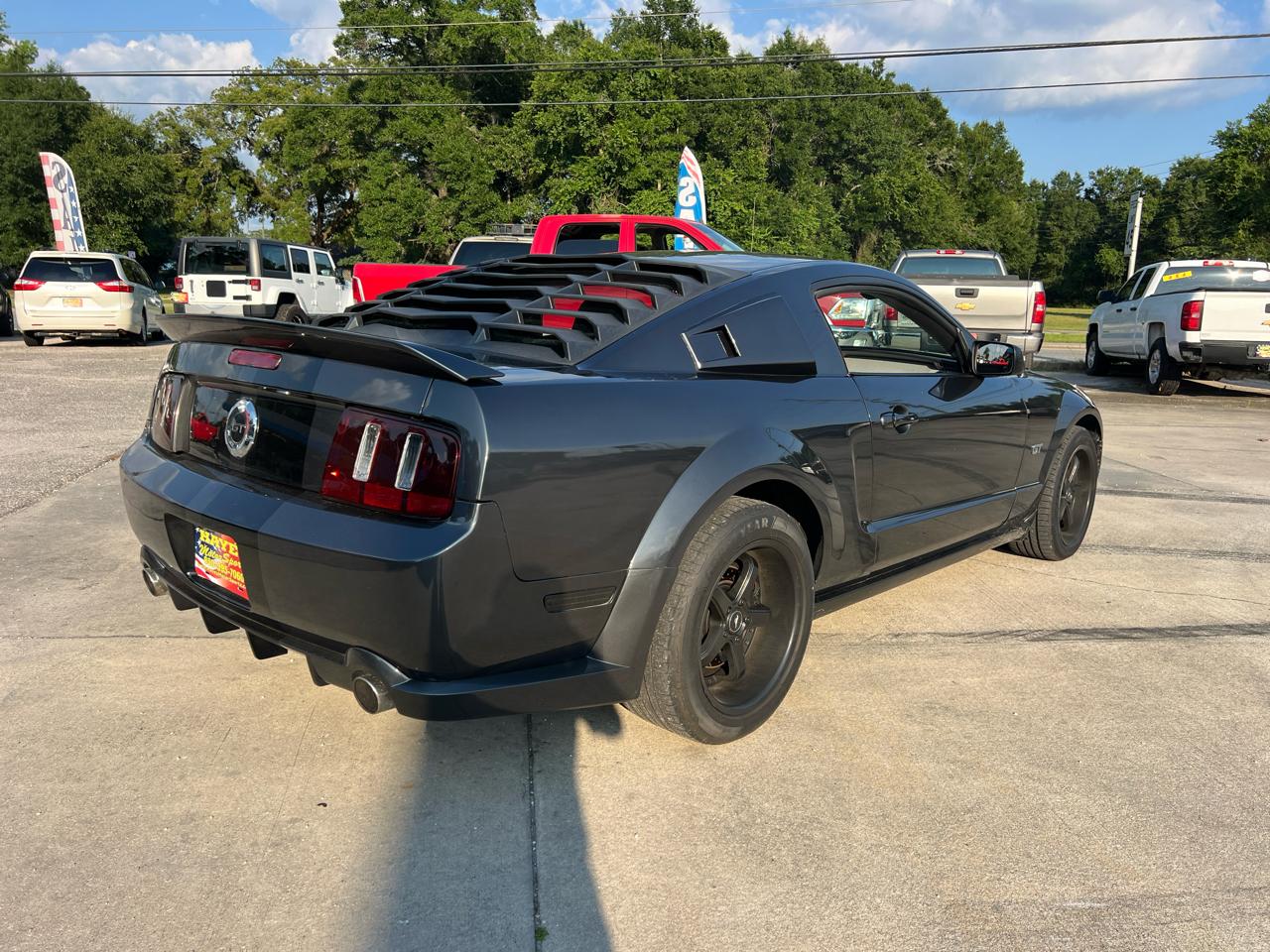 Ford Mustang GT Deluxe Coupe 2005