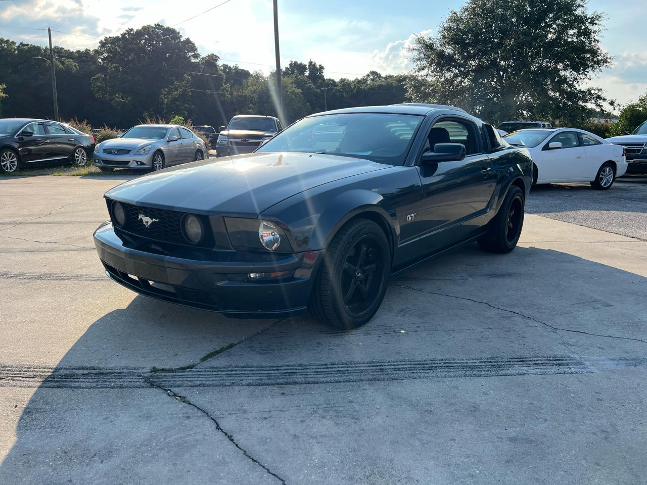Ford Mustang GT Deluxe Coupe 2005