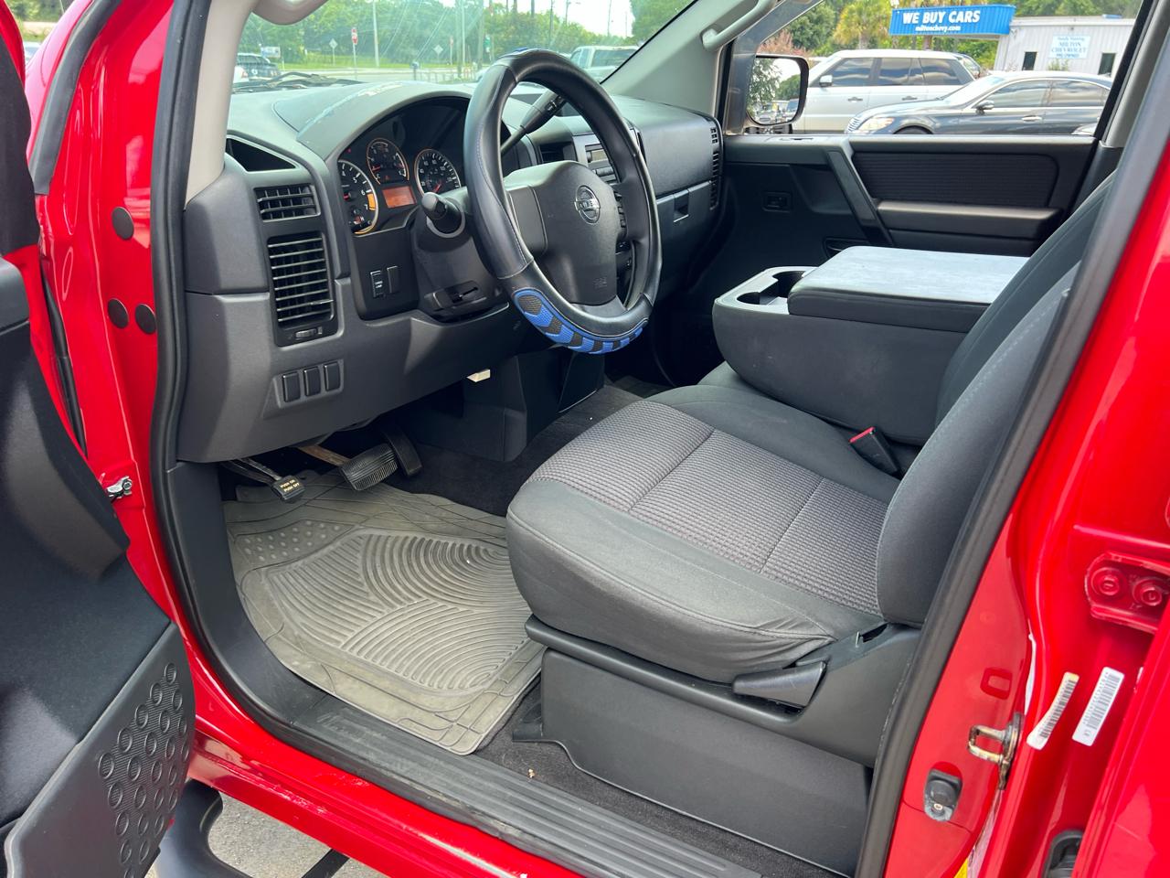 Nissan Titan SV Crew Cab 2WD 2012