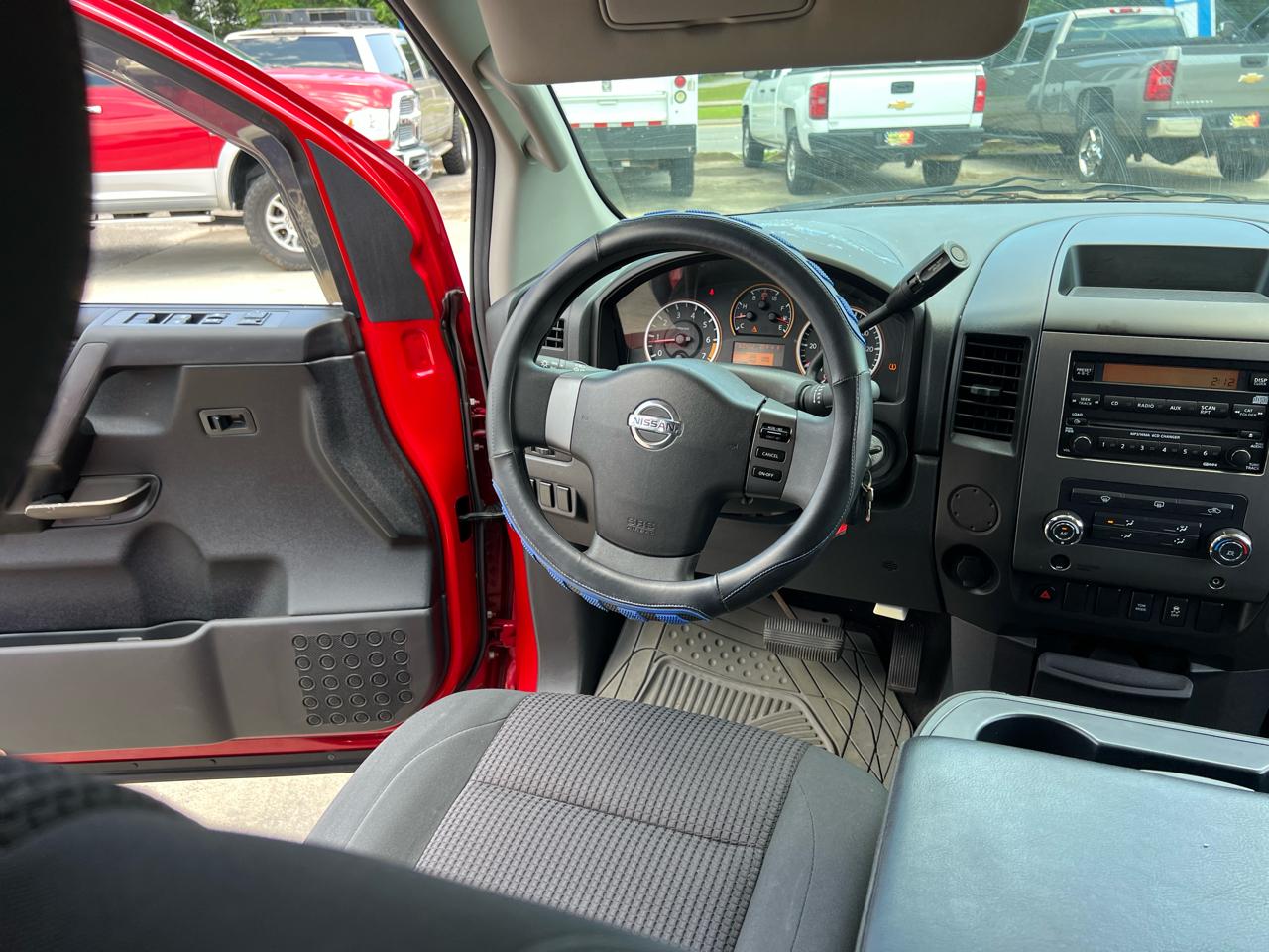 Nissan Titan SV Crew Cab 2WD 2012