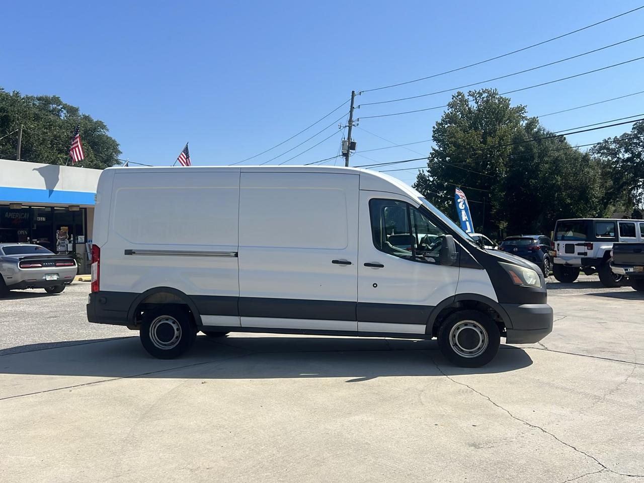 Ford Transit 250 Van Med. Roof w/Sliding Pass. 148-in. WB 2015