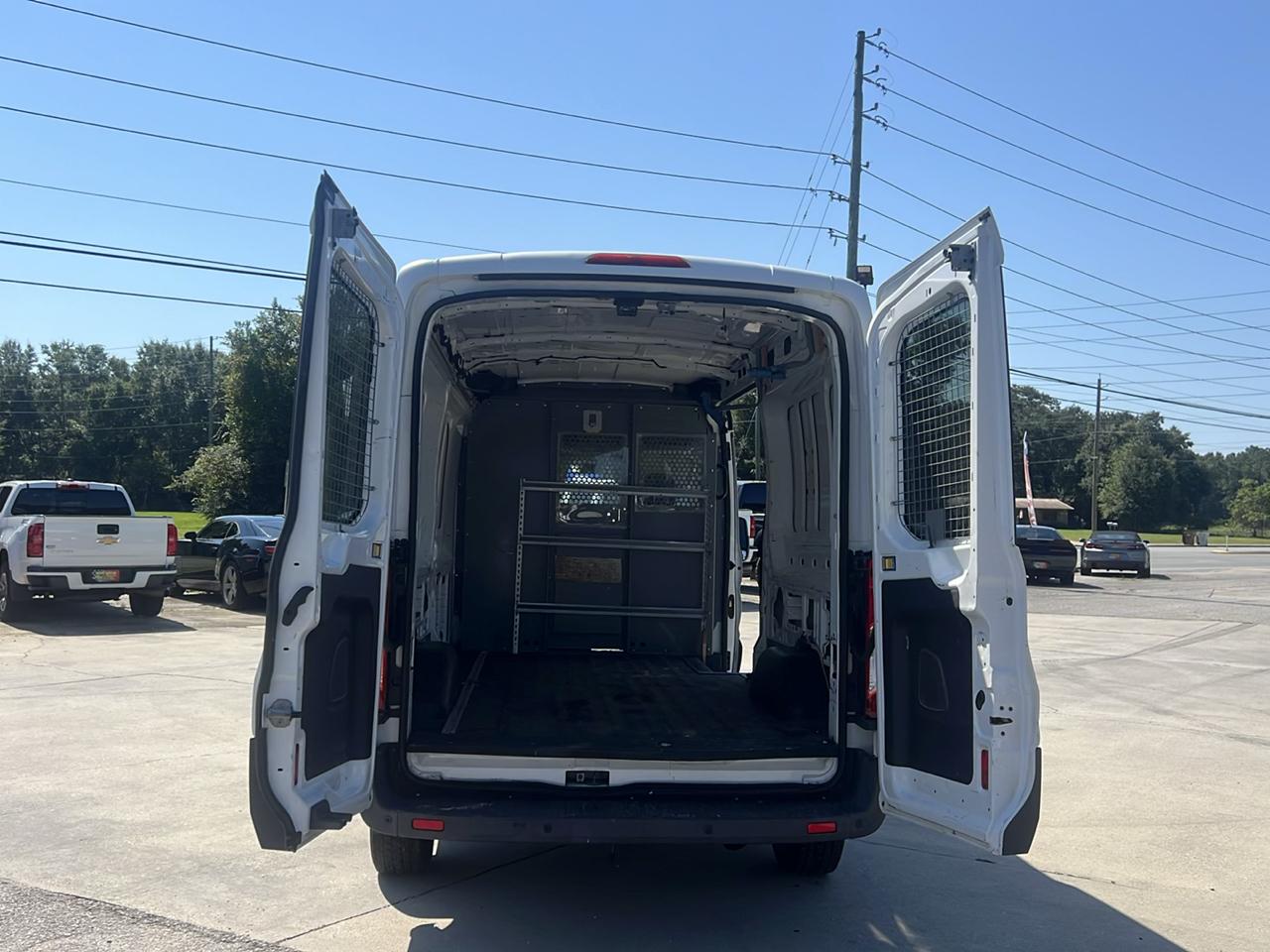Ford Transit 250 Van Med. Roof w/Sliding Pass. 148-in. WB 2015