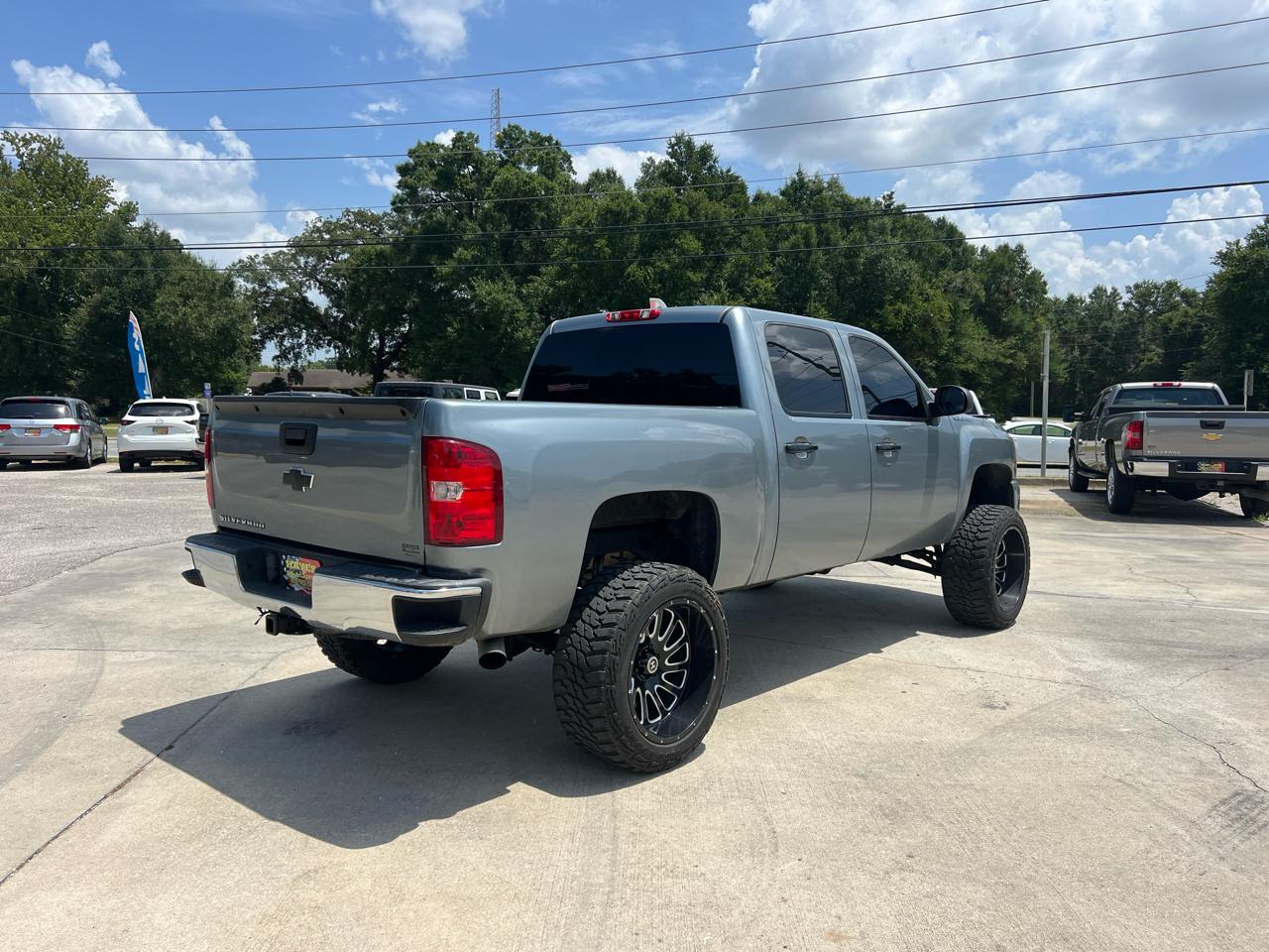 Chevrolet Silverado 1500 LT Crew Cab 4WD 2011