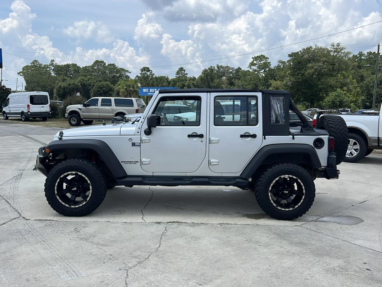 Jeep Wrangler Unlimited Sport 4WD 2011