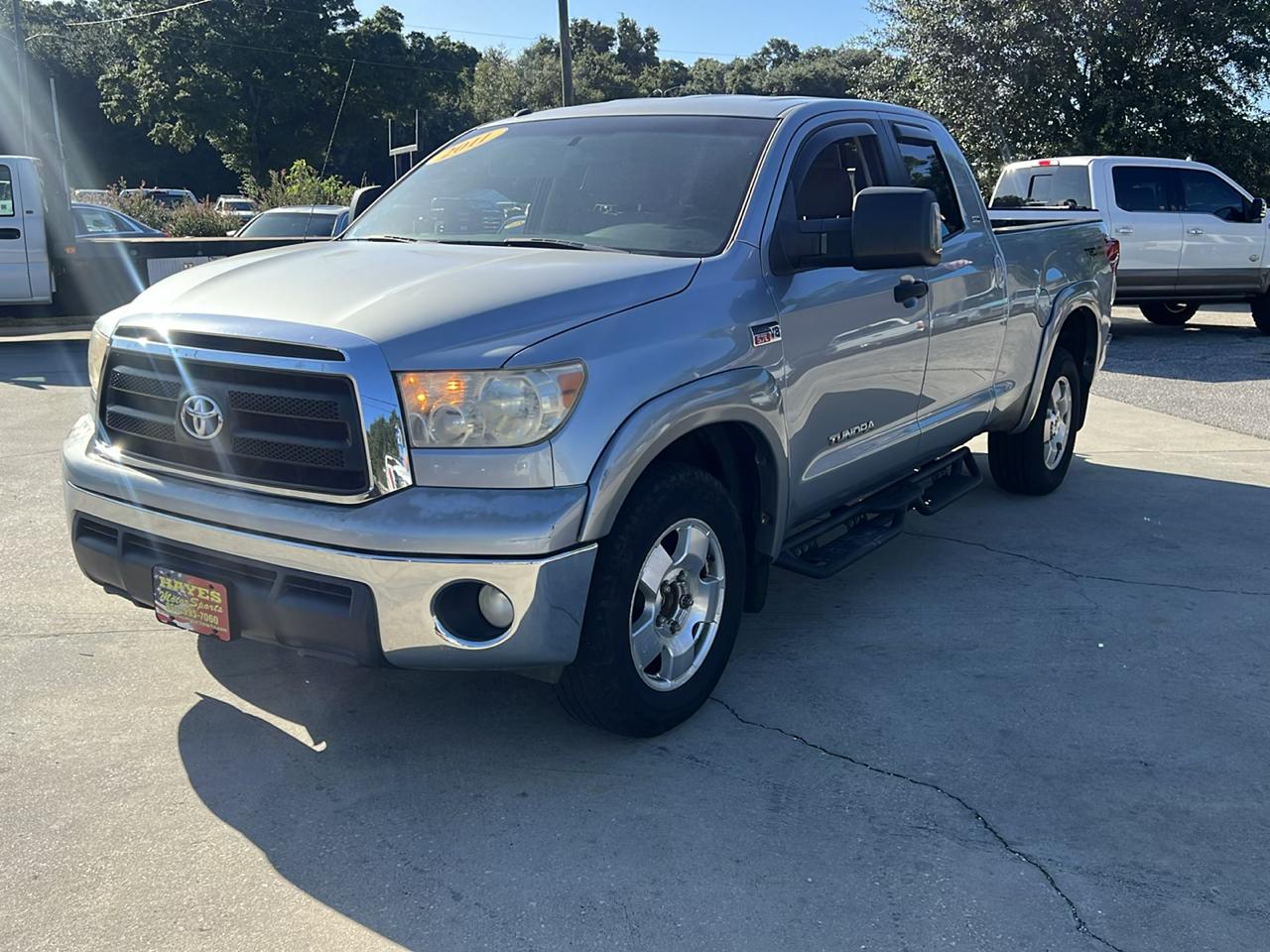 Toyota Tundra SR5 5.7L Double Cab 2WD 2011