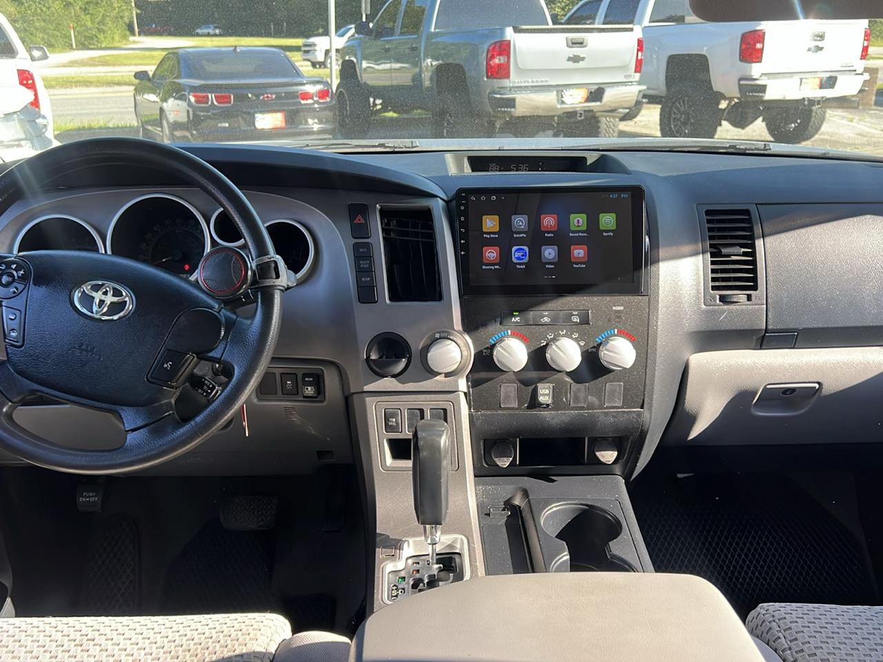 Toyota Tundra SR5 5.7L Double Cab 2WD 2011