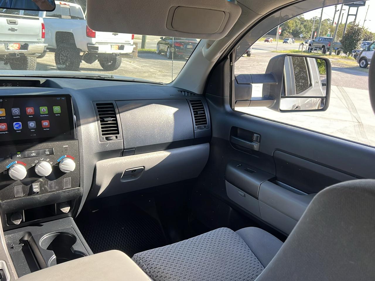 Toyota Tundra SR5 5.7L Double Cab 2WD 2011