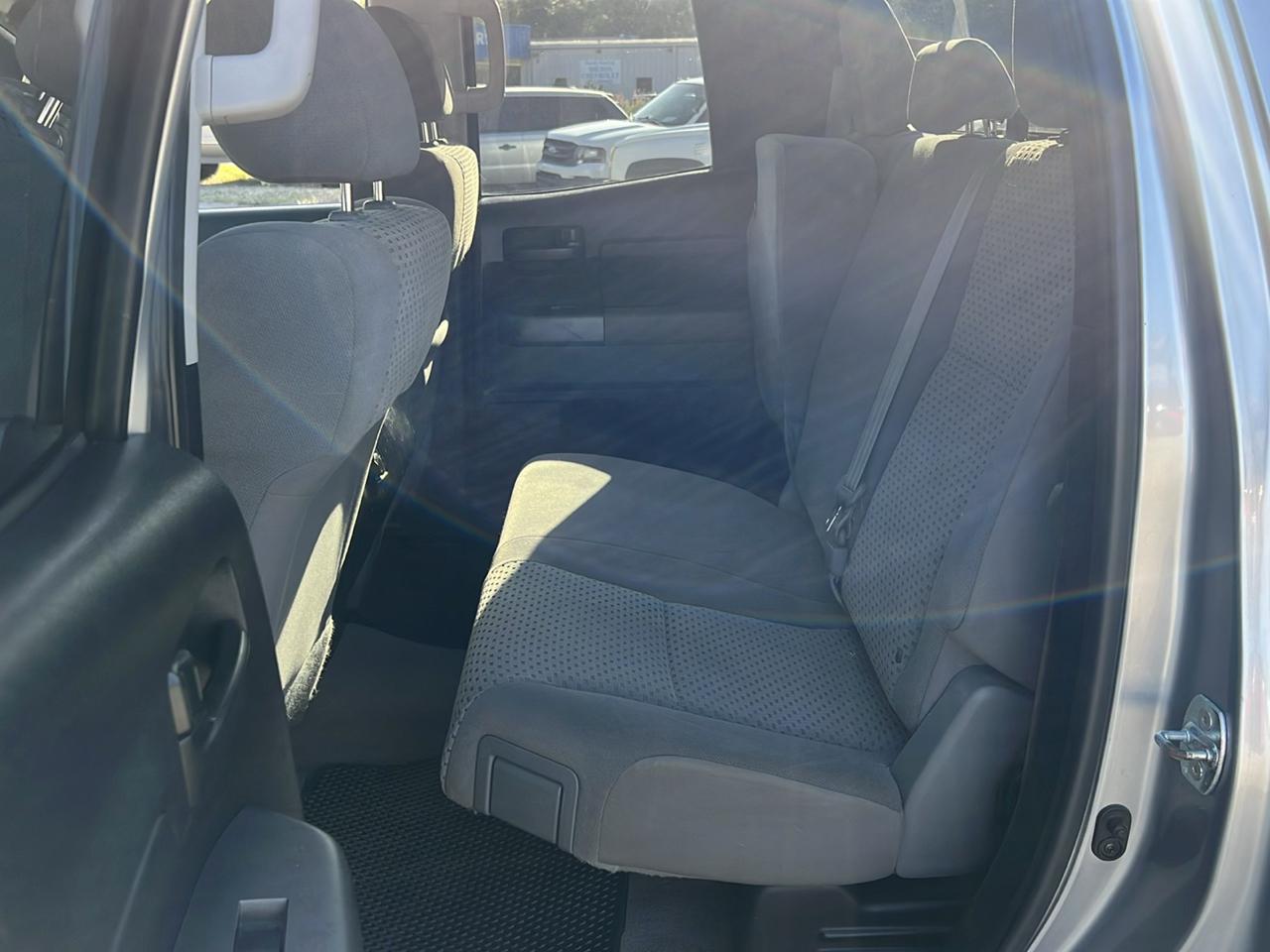 Toyota Tundra SR5 5.7L Double Cab 2WD 2011
