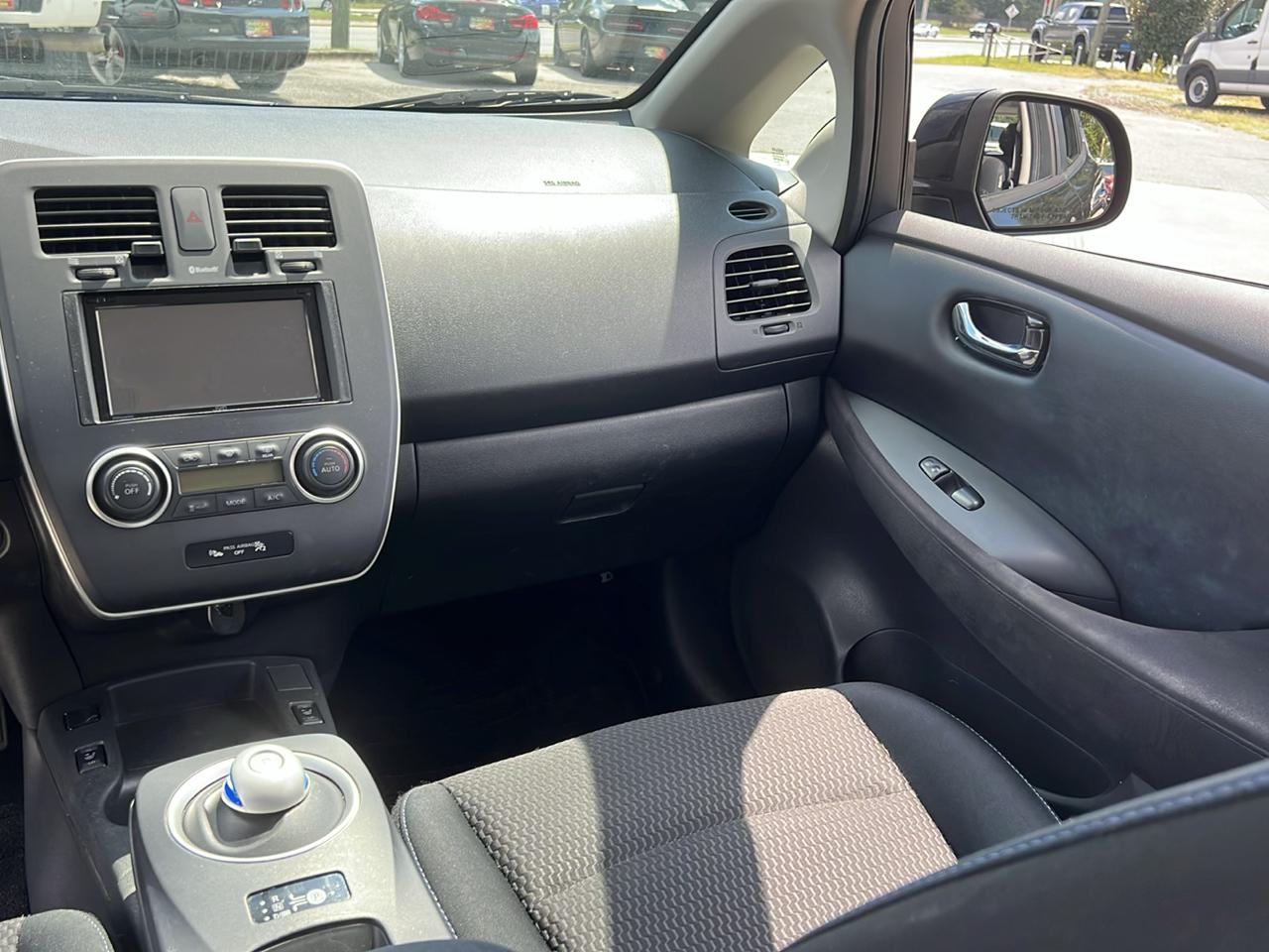 Nissan Leaf S 2014