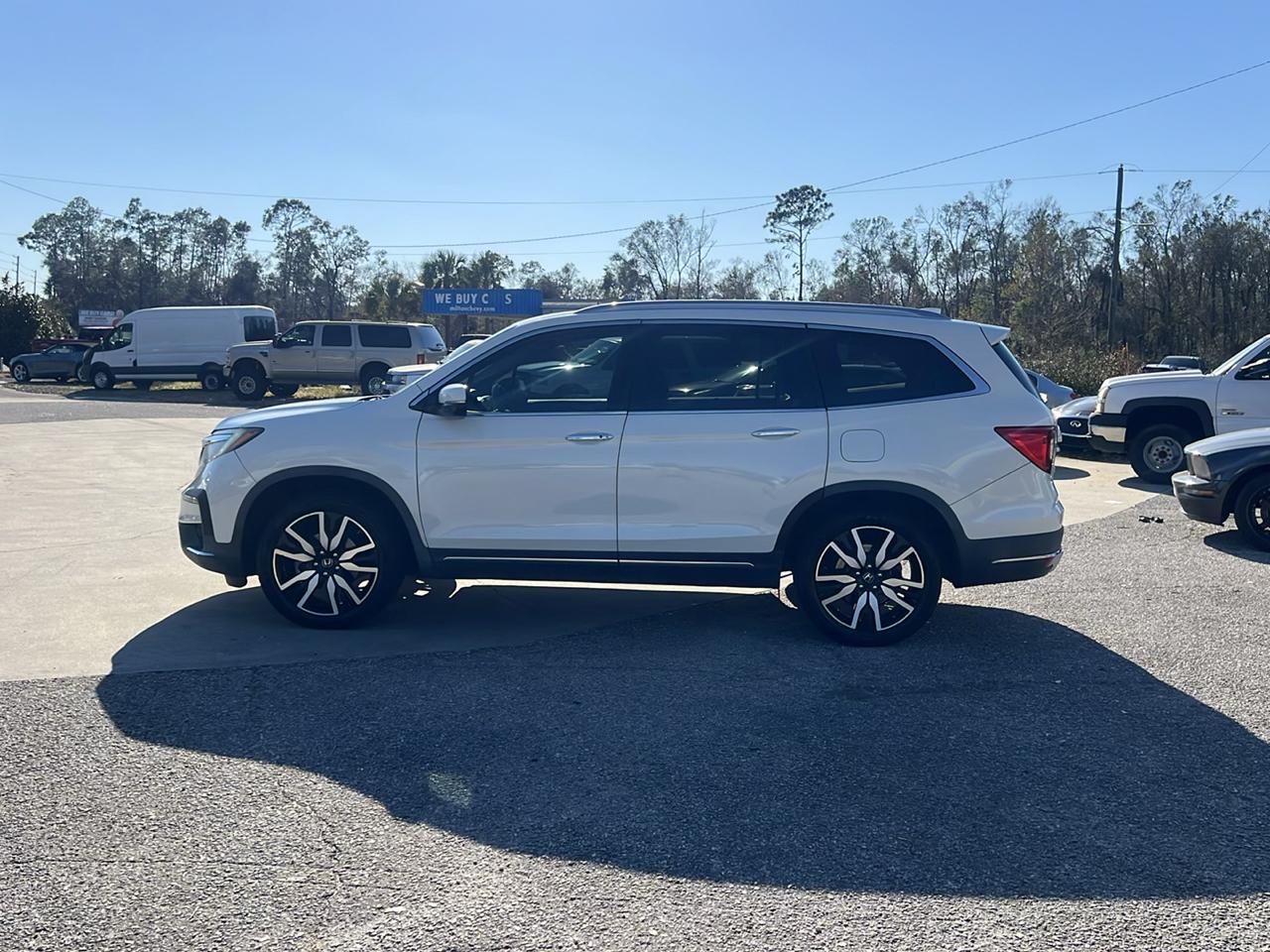 Honda Pilot Touring w/Rear Captain's Chairs 2019