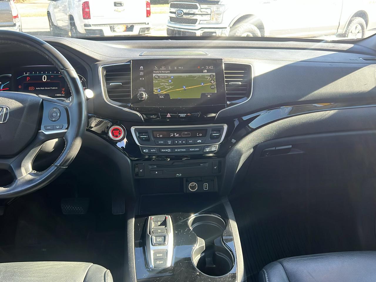 Honda Pilot Touring w/Rear Captain's Chairs 2019