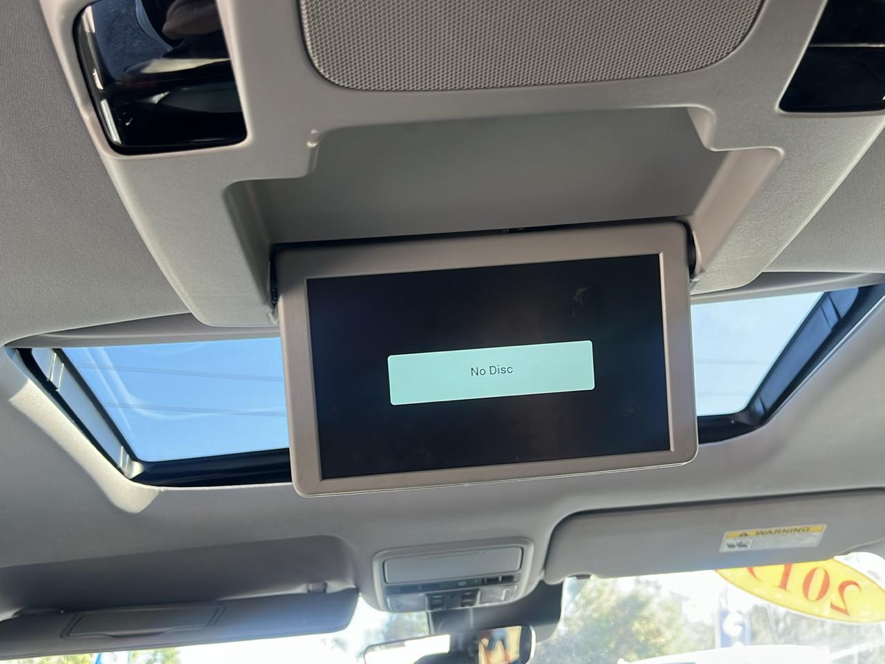 Honda Pilot Touring w/Rear Captain's Chairs 2019