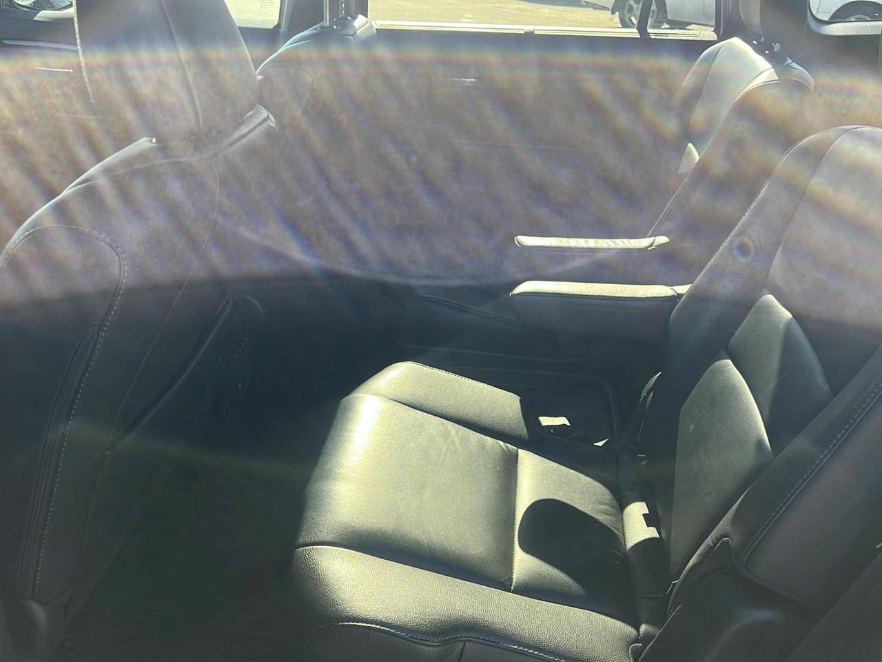 Honda Pilot Touring w/Rear Captain's Chairs 2019
