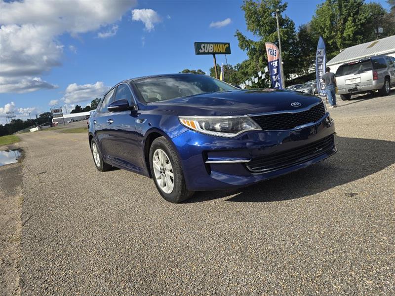 2018 Kia Optima LX photo 3