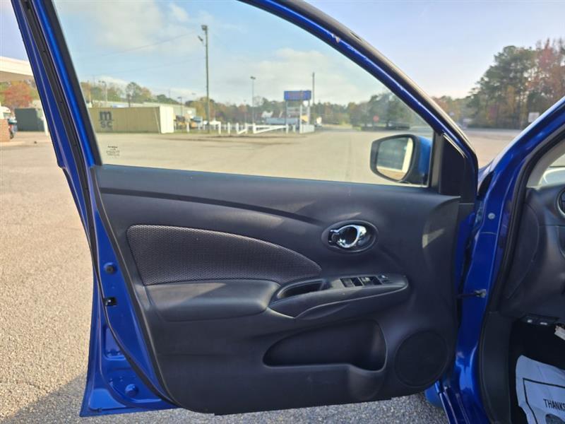Nissan Versa  2017