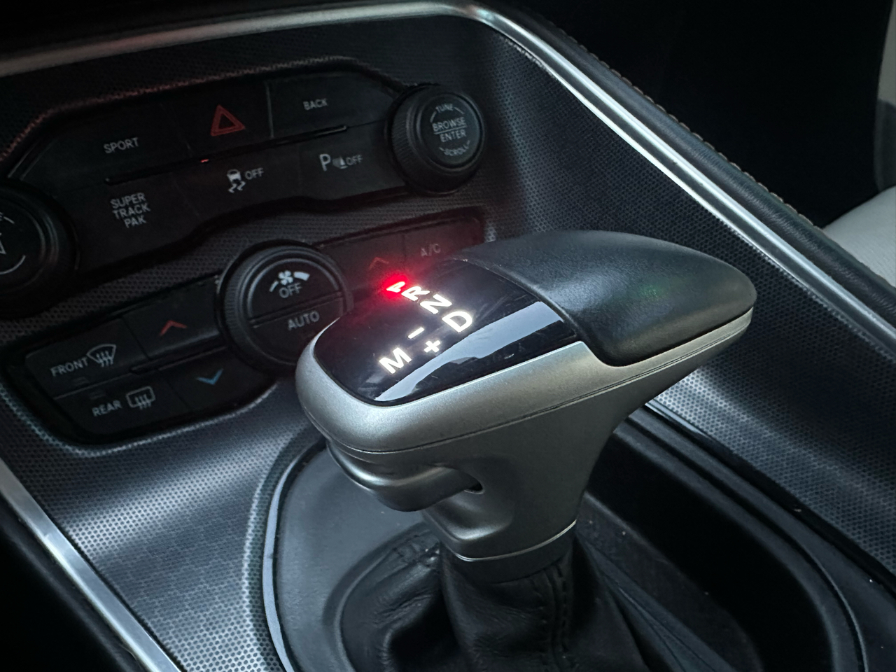 Dodge Challenger SXT Plus 2015