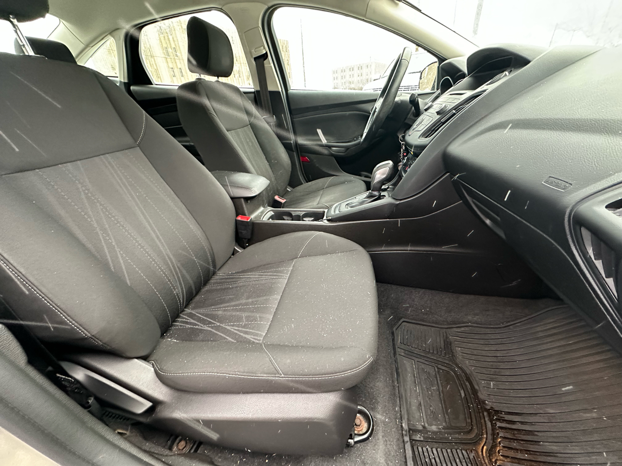 Ford Focus SE Sedan 2016