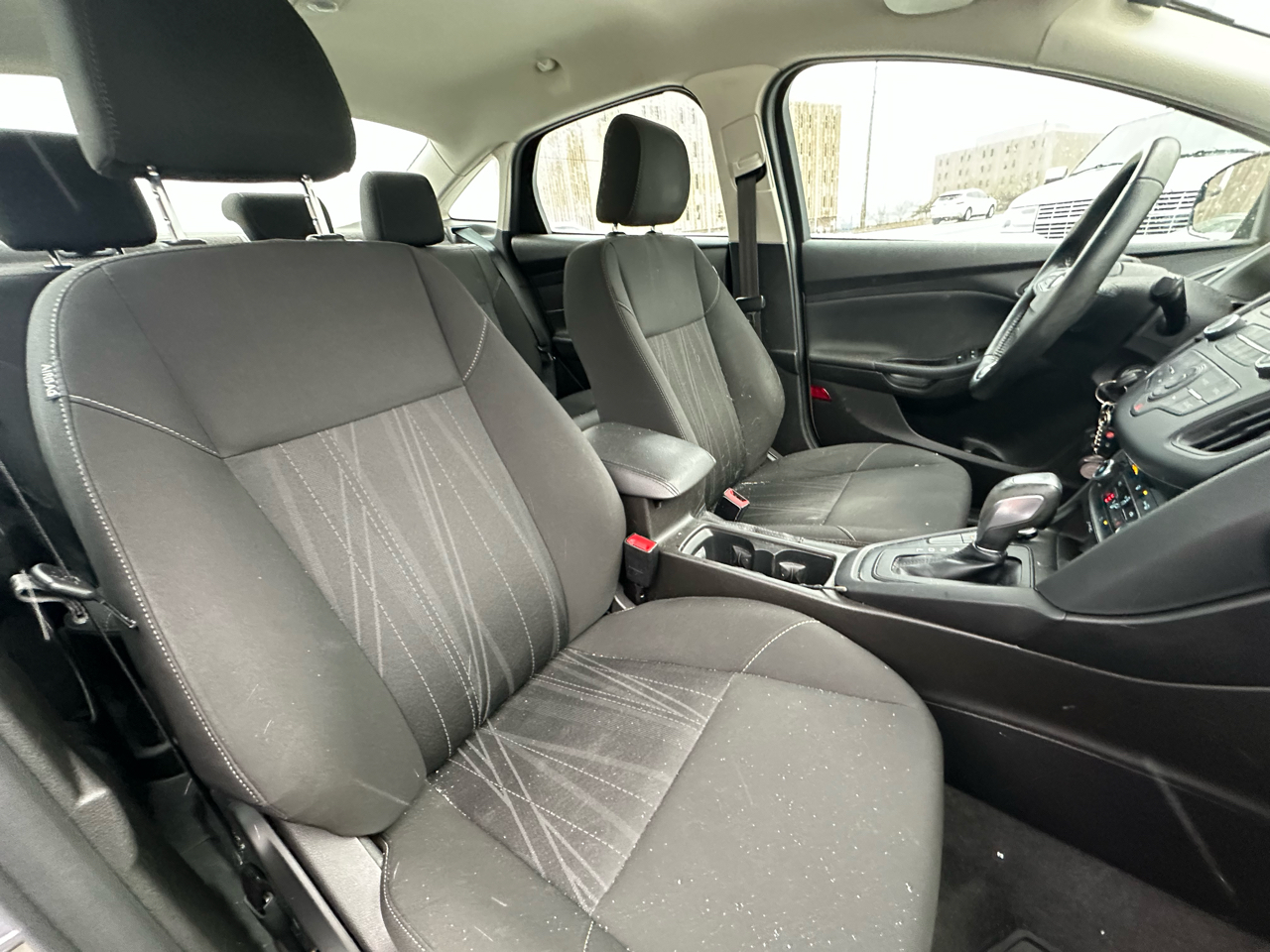 Ford Focus SE Sedan 2016