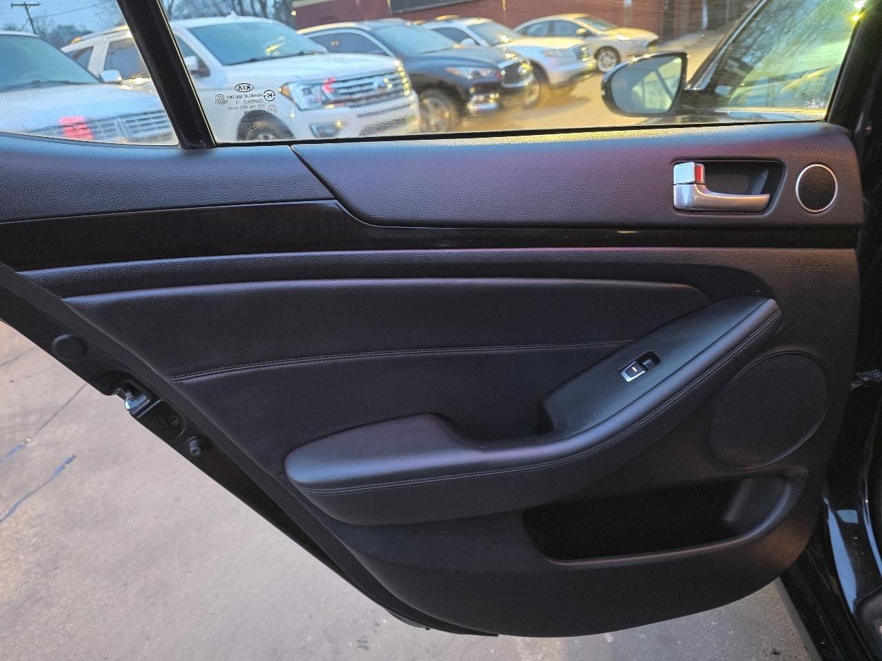 Kia Cadenza Sedan 2014