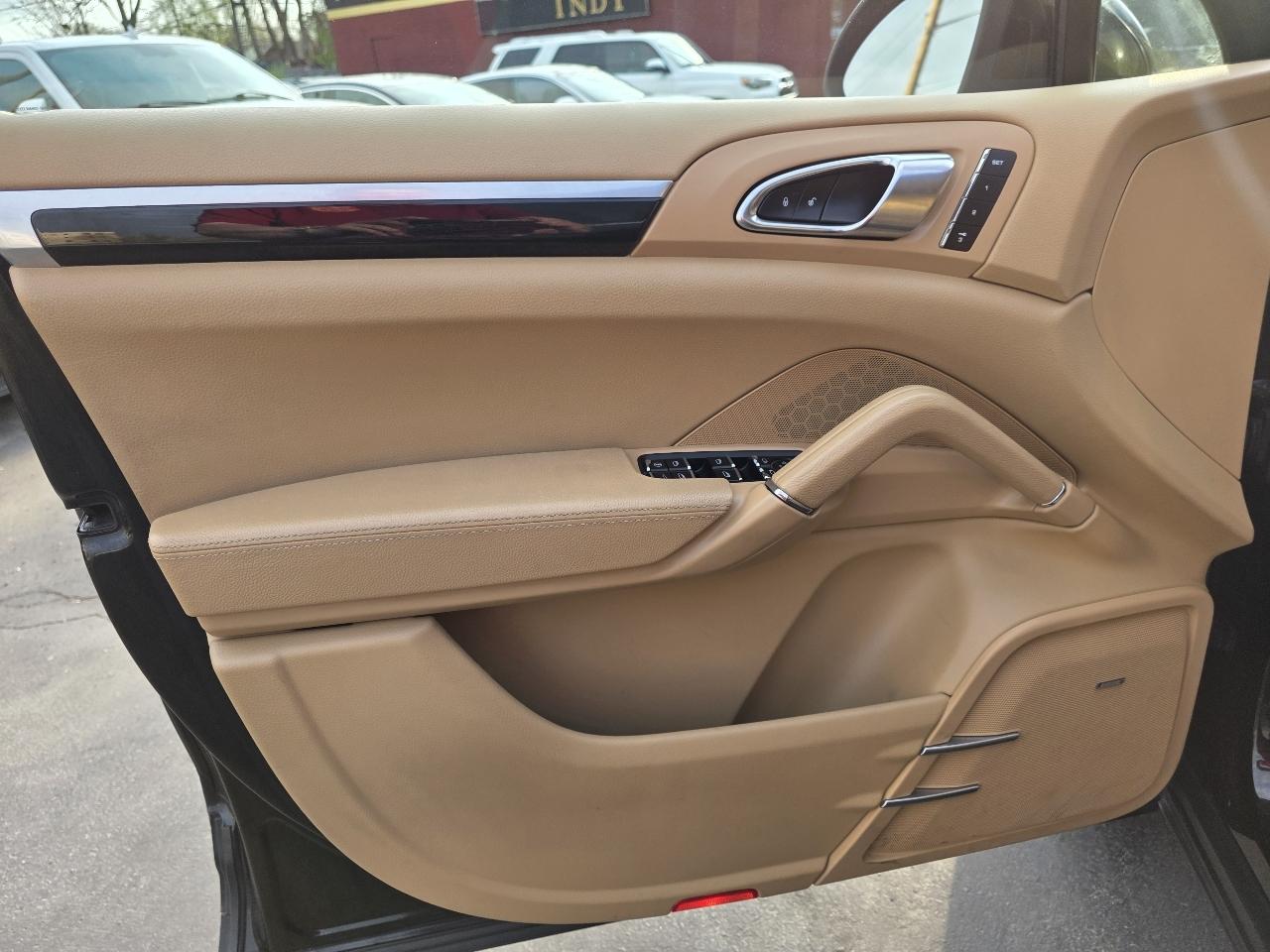 Porsche Cayenne Base 2013