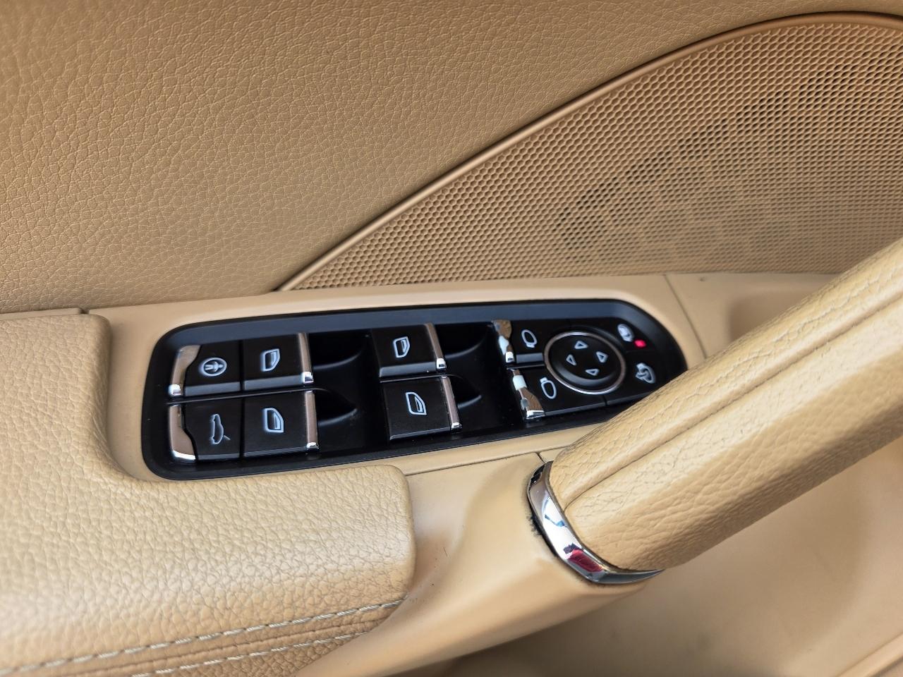 Porsche Cayenne Base 2013