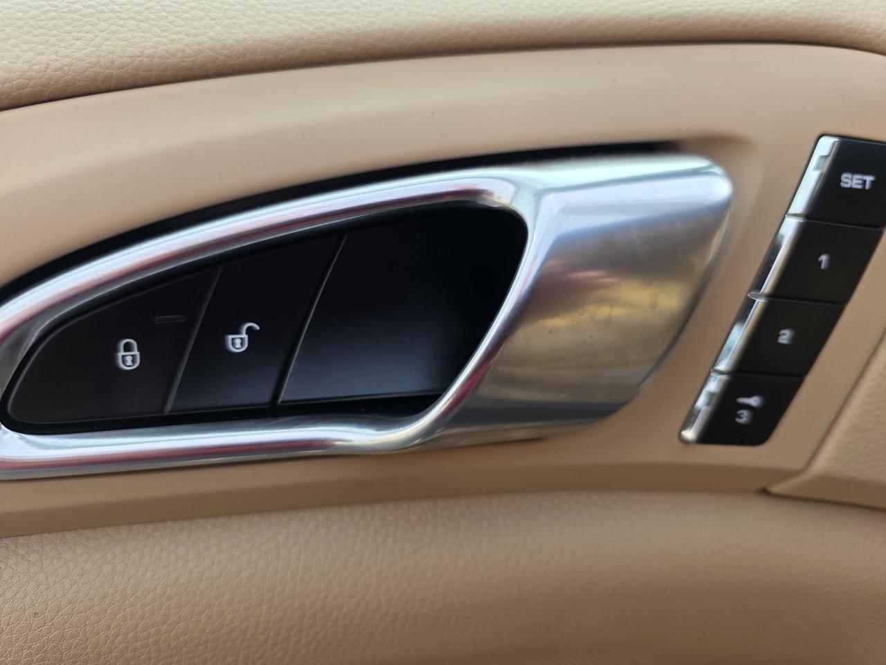 Porsche Cayenne Base 2013